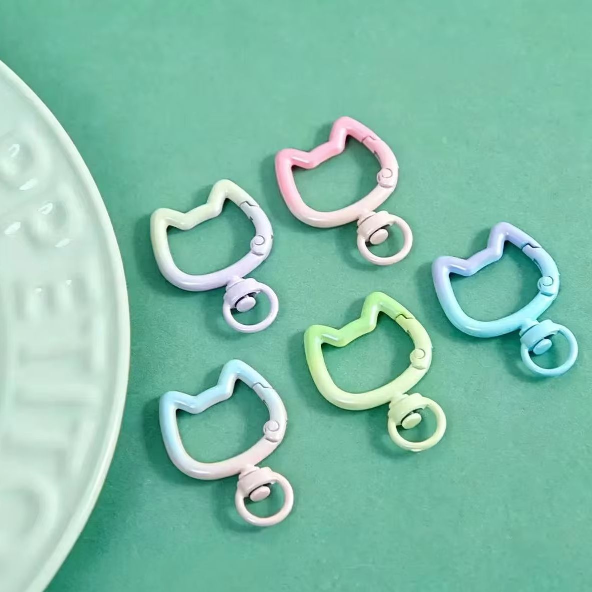 Jewelry Making Kit For Adults - พวงกุญแจรูปแมวน่ารักแบบไล่สี 5-10 ชิ้น พร้อมตัวล็อคแบบเปิดได้ สำหรับงาน DIY